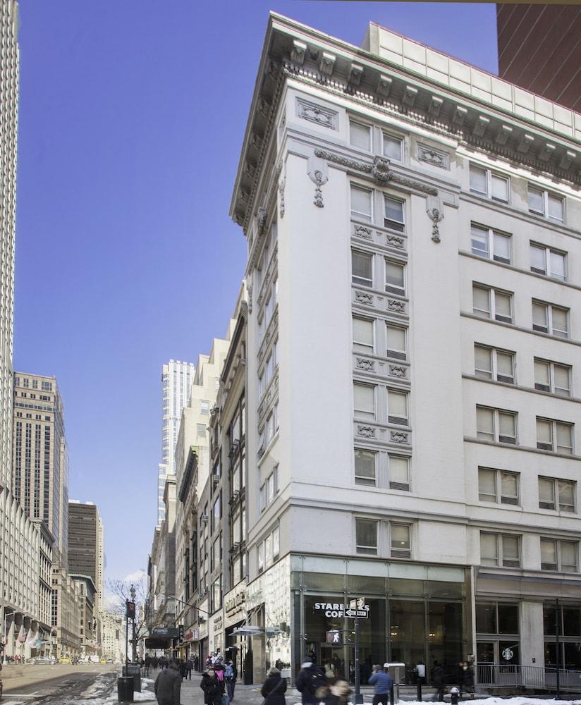 U Fifth Avenue I Empire State Building New York