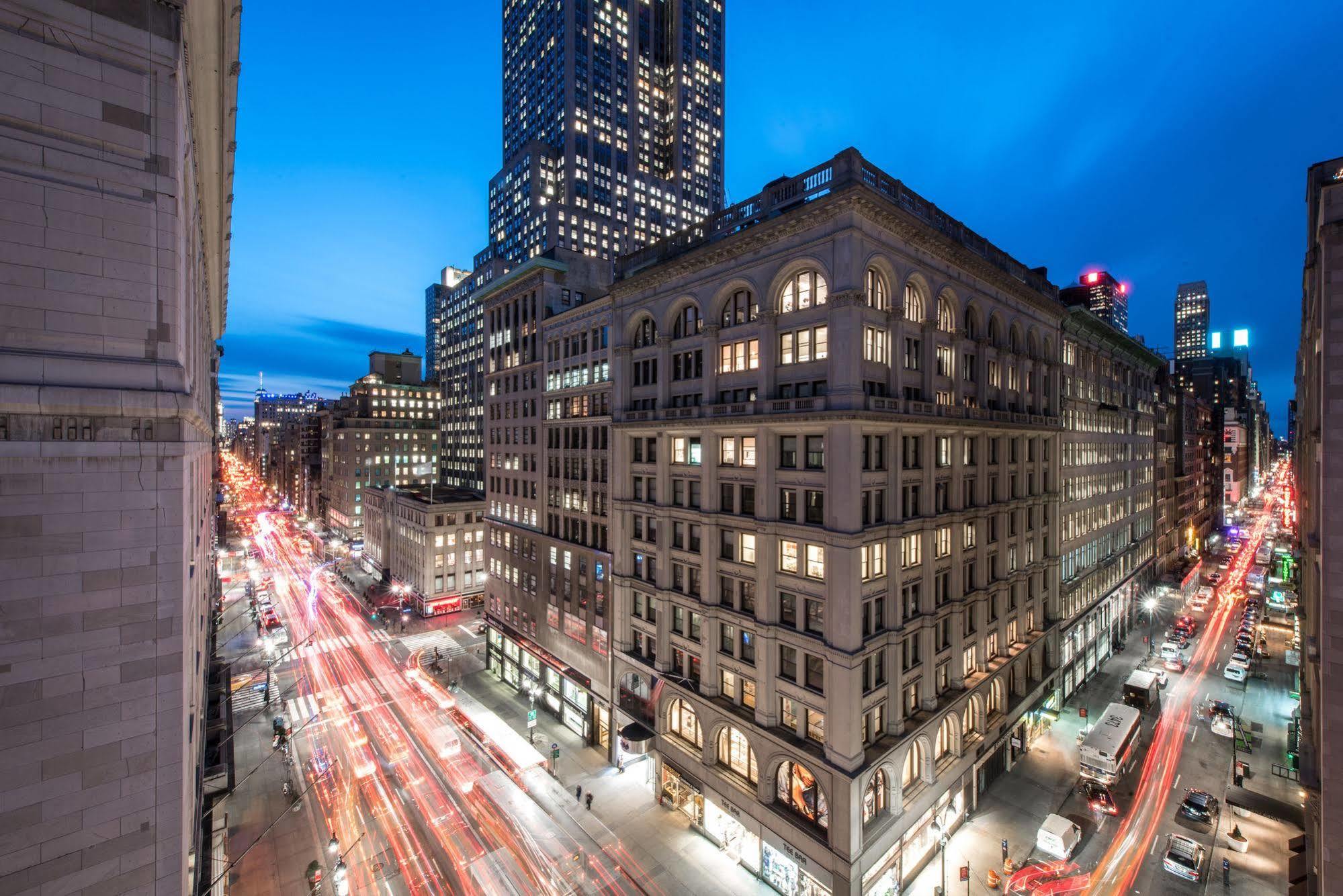 U Fifth Avenue I Empire State Building New York